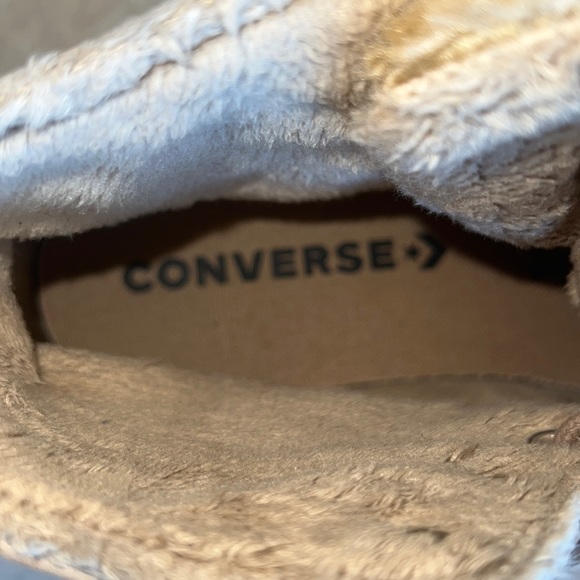 Converse Women’s Chuck Taylor Genuine Leather Hi-Top Sneaker - Picture 5 of 7